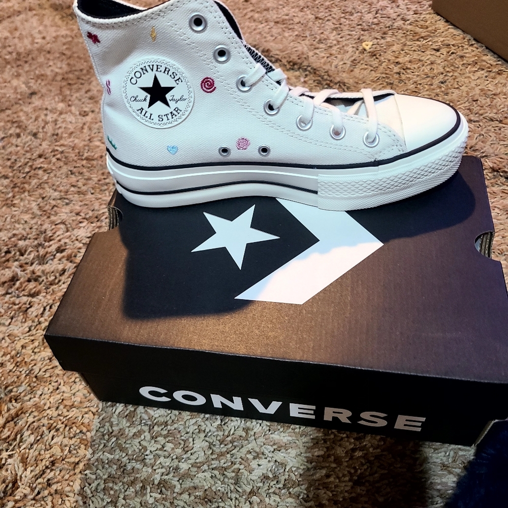 Converse White High-Top Platform Sneakers with Small Colorful Motifs - Picture 5 of 6